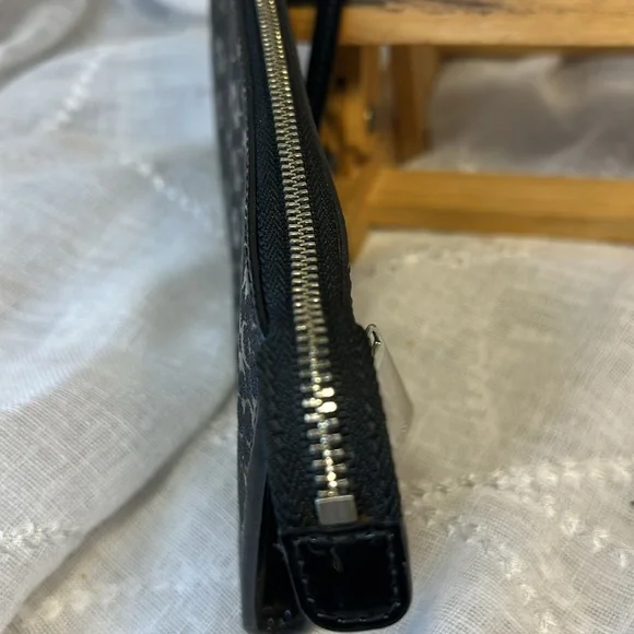 NWOT Coach large wallet with wrist leash - Picture 9 of 15